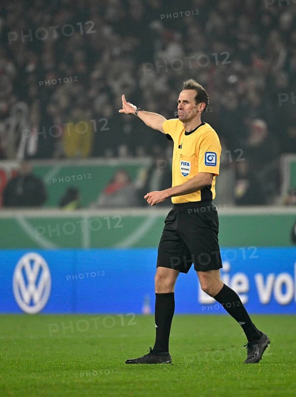 Referee Referee Sascha Stegemann Gesture Gesture DFB Cup, MHPArena, MHP Arena Stuttgart, Baden-Württemberg, Germany, Europe