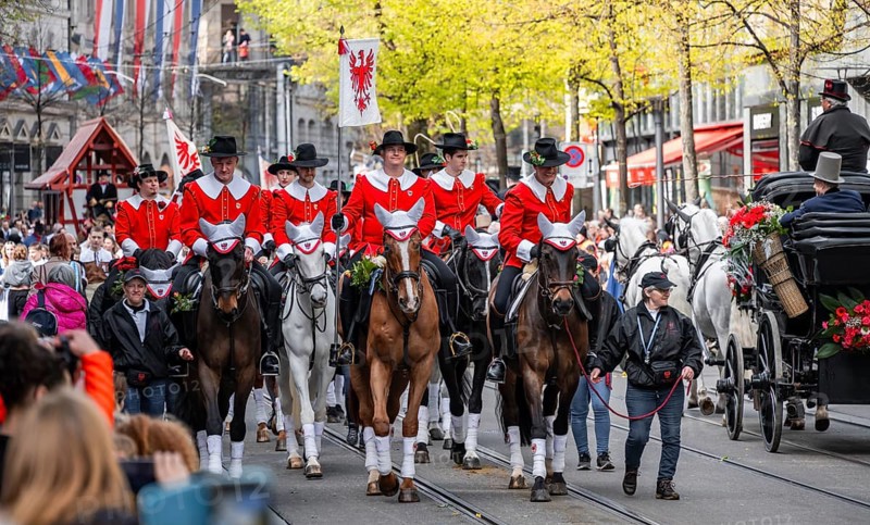 Zunft zur Zimmerleuten, parade of historically costumed guild members, Sechseläuten or Sächsilüüte, Zurich Spring Festival, Zurich, Switzerland, Europe