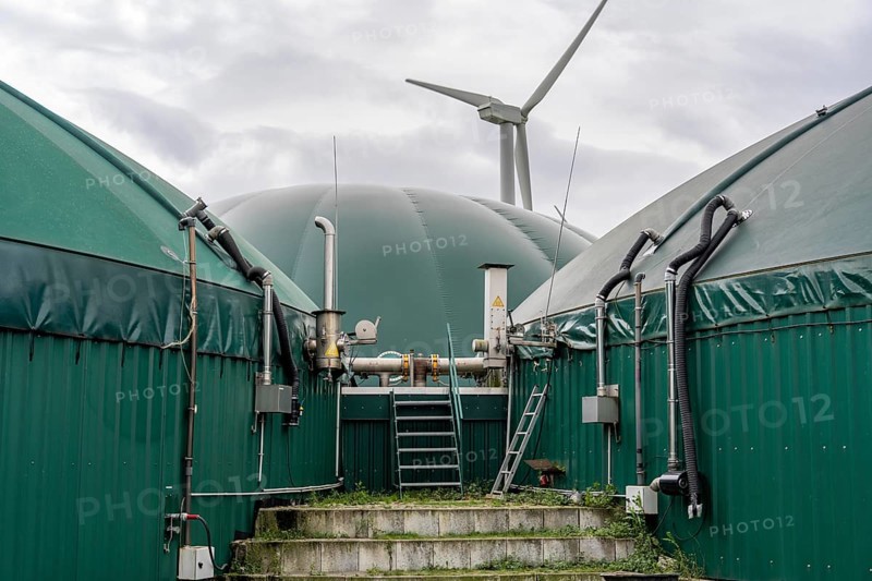 Biogas plant, the gas is produced from various biomass, including waste from the food industry, the electricity is generated in combined heat and power plants with the biogas produced and fed into the grid, the heat is sent to 70 households via a local heating network, part of the gas is processed and fed into the Thyssengas gas network, Anröchte, North Rhine-Westphalia, Germany, Europe
