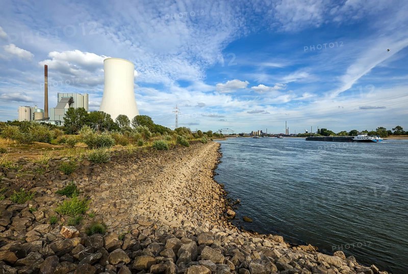Duisburg, North Rhine-Westphalia, Germany, Dry riverbed in the Rhine with STEAG Walsum coal-fired power station at the Walsum ferry landing stage, Walsum-Orsoy Rhine ferry. After a long dry spell, the Rhine level continues to fall. Freighters can only navigate the Rhine with small loads because of the draught. Freighters park in front of the entrance to Duisburg harbour due to the low water level, Europe
