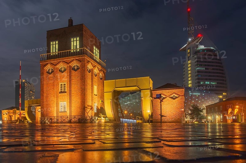 View of the old bascule bridge, the Klimahaus and a hotel in Bremerhaven at night, Bremerhaven, Bremen, Germany, Europe
