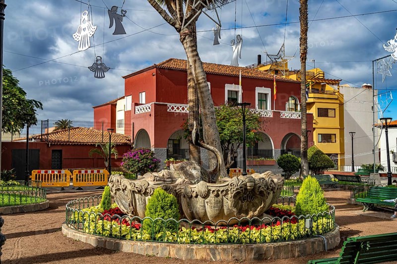 Fountain in the Plaza de la iglesia, Puerto de la Cruz, Tenerife, Canary Islands, Spain, Europe