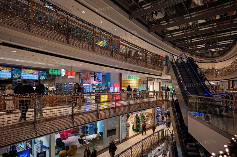Interior shot, Königsbau-Passagen shopping arcade, escalator, decorated for Christmas, shopping mall, food court, pizzeria, ciao bella, shopping centre, Stuttgart, Baden-Württemberg, Germany, Europe