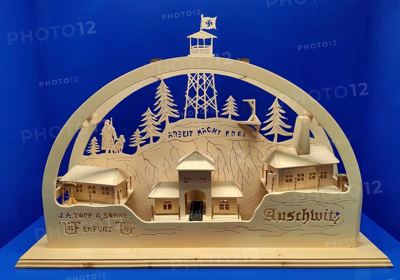 Exhibit Arch of lights with the Auschwitz extermination camp, exhibition NACH HITLER, Haus der Geschichte, Bonn, Germany, Europe. A right-wing extremist with multiple convictions decorated his window with this arch of lights in November 2019. The neo-Nazi is sentenced to a fine by the Chemnitz district court for incitement of the people, Europe