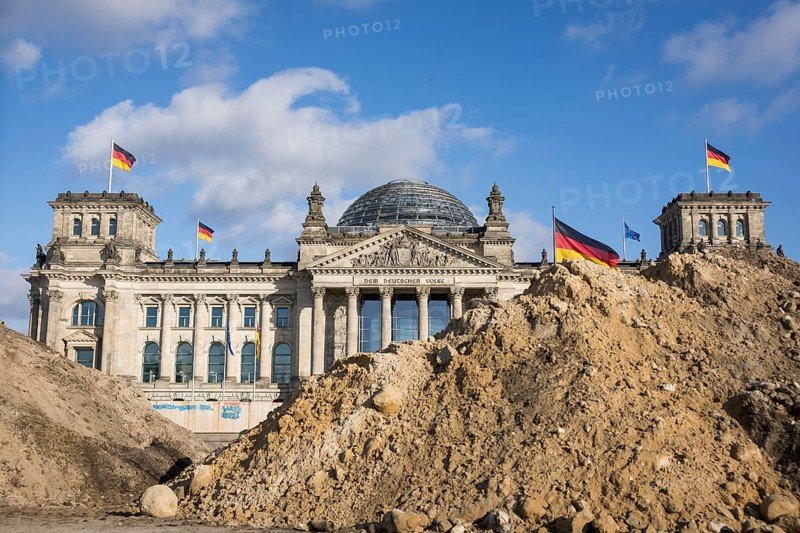 Reichstag building in Berlin Mitte behind Sandbergen due to construction work on the Platz der Republik on 01.03.2025. A visitor tunnel and an aha trench are currently being built in front of the parliament building to increase security