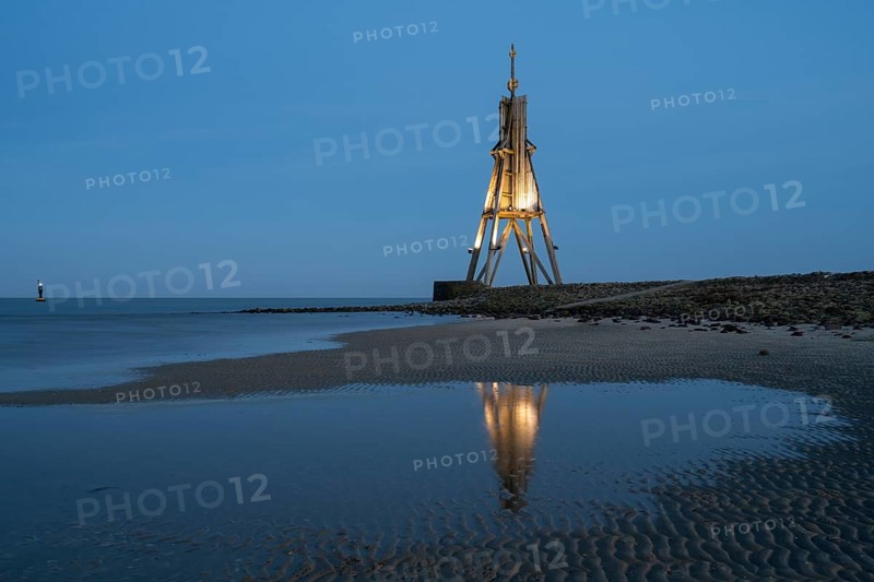 Illuminated spherical beacon with reflection, landmark, blue hour, North Sea, Lower Saxony Wadden Sea National Park, Cuxhaven, Lower Saxony, Germany, Europe