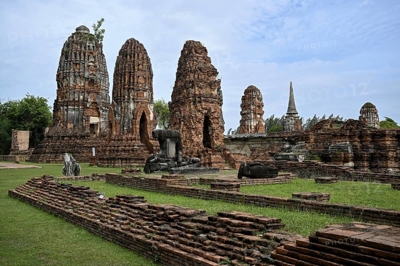 Temple ruins at Wat Mahathat, Temple of the Great and Holy Relic, Ayutthaya, Ayutthaya Province, Thailand, Asia