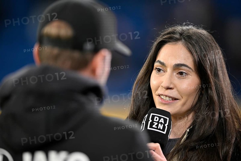 Coach Sebastian Hoeneß VfB Stuttgart in an interview Microphone Microphone Logo DAZN presenter Reporter Ann-Sophie Kimmel, PreZero Arena, Sinsheim, Baden-Württemberg, Germany, Europe