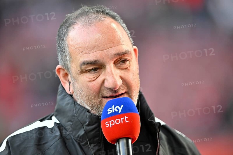 Coach Frank Schmidt 1. FC Heidenheim 1846 FCH in an interview Microphone Logo SKY WWK Arena, Augsburg, Bavaria, Germany, Europe