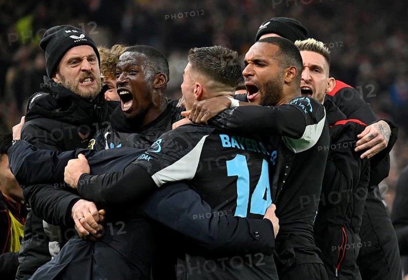 Unrestrained goal celebration in stoppage time, Coach Xabi Alonso Bayer 04 Leverkusen Patrik Schick Bayer 04 Leverkusen (14) Jonathan Tah Bayer 04 Leverkusen (04) Nordi Mukiele Bayer 04 Leverkusen (23) Robert Andrich Bayer 04 Leverkusen (08) MHPArena, MHP Arena Stuttgart, Baden-Württemberg, Germany, Europe