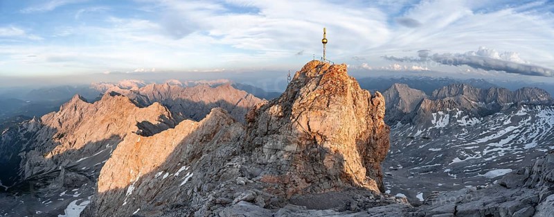 Impressive rocky mountain landscape in the evening light, summit of the Zugspitze with summit cross, steep mountain ridge Jubiläumsgrat and Waxensteinkamm, view into the Höllental, mountain panorama from the Zugspitze, Wetterstein range, Bavaria, Germany, Europe