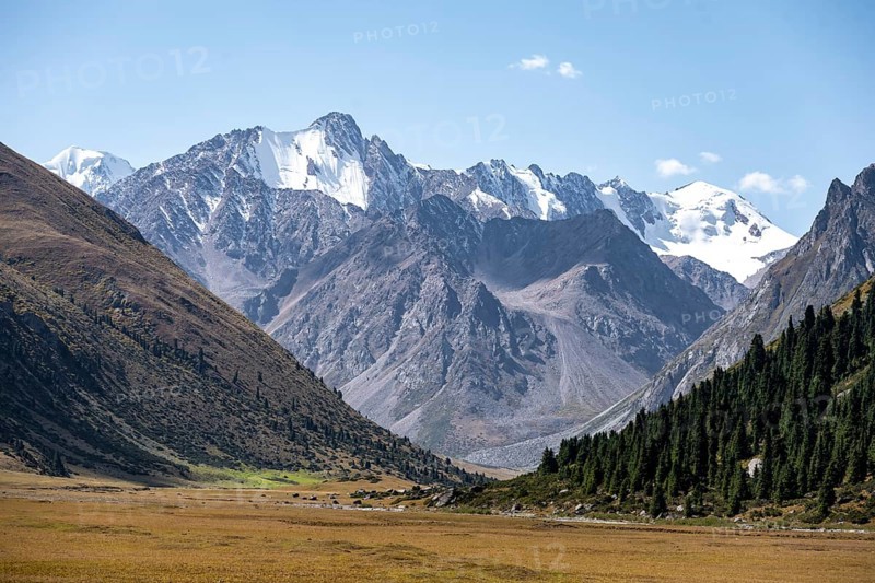 Picturesque mountain valley, mountain landscape with white mountain peaks, Tian Shan Mountains, Issyk-Kul, Kyrgyzstan, Asia