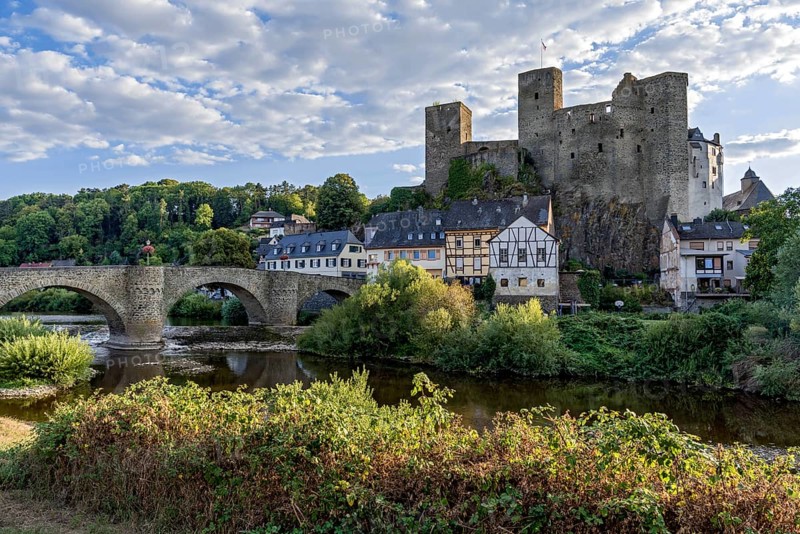 Old Lahn Bridge, Runkel Castle, hilltop castle from the high Middle Ages, ruins, Protestant church, historic old town, Romanesque bridge, River Lahn, Runkel an der Lahn, Limburg-Weilburg, Hesse, Germany, Europe