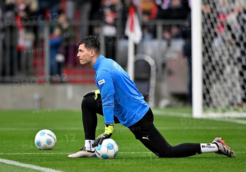 Warm-up training goalkeeper Kevin Müller 1. FC Heidenheim 1846 FCH (01)