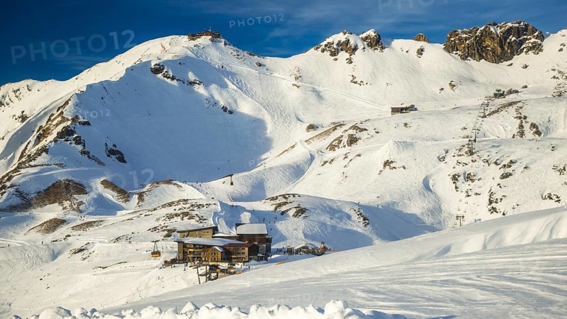 Hoefatsblick mountain station, behind it the summit station, Nebelhorn, 2224m, near Oberstdorf, Allgäu Alps, Allgaeu, Bavaria, Germany, Europe