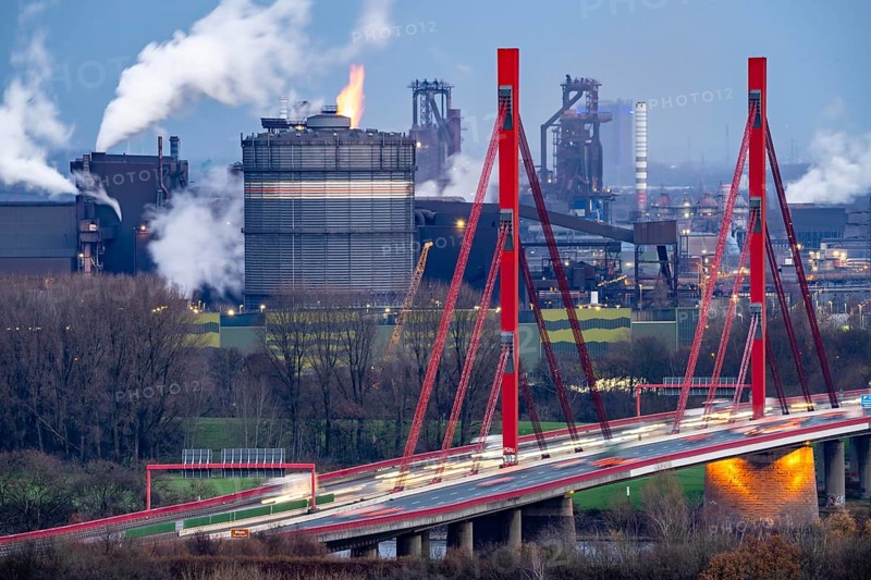 Thyssenkrupp Steel steelworks, blast furnaces 8 and 9, gasometer, motorway bridge of the A42 over the Rhine near Duisburg Beeckerwerth, Duisburg, North Rhine-Westphalia, Germany, Europe