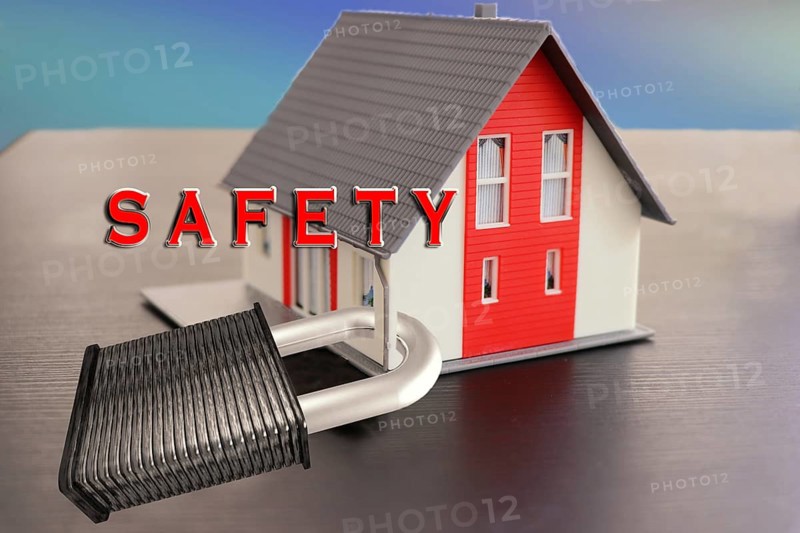 Symbolic image, security, lock, burglary, theft, robbery, liability insurance, household contents insurance, insurance loss, building security, devastation, police, risk, Germany, Europe
