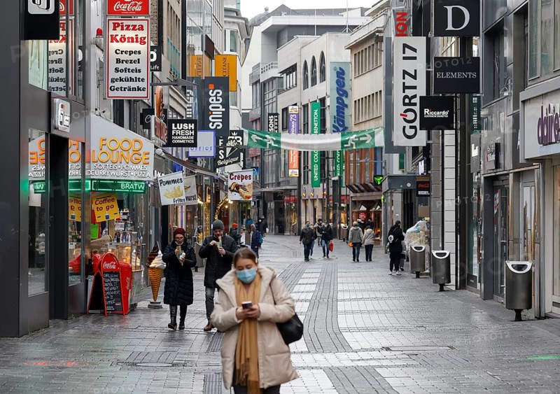 Cologne, North Rhine-Westphalia, Germany - Cologne city centre in times of the corona crisis during the second lockdown, the shops are closed, only a few passers-by stroll along Hohe Straße on Friday afternoon