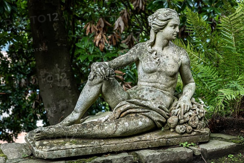Plant arcades and statue, Scherrer Park, Parco Scherrer, Morcote, Lake Lugano, Lago di Lugano, Canton Ticino, Switzerland, Europe