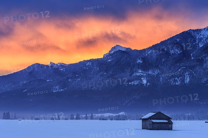 Dawn, cloudy mood, hut, mountains, snow, winter, Loisach-Lake Kochel moor, view of Benediktenwand, Alpine foothills, Bavaria, Germany, Europe