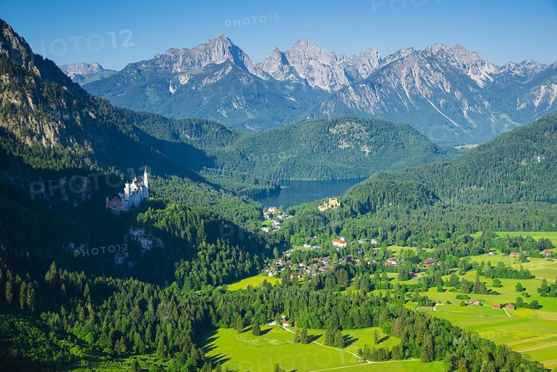 Neuschwanstein Castle, Hohenschwangau near Fuessen, Ostallgaeu, Allgaeu, Bavaria, Germany, Europe