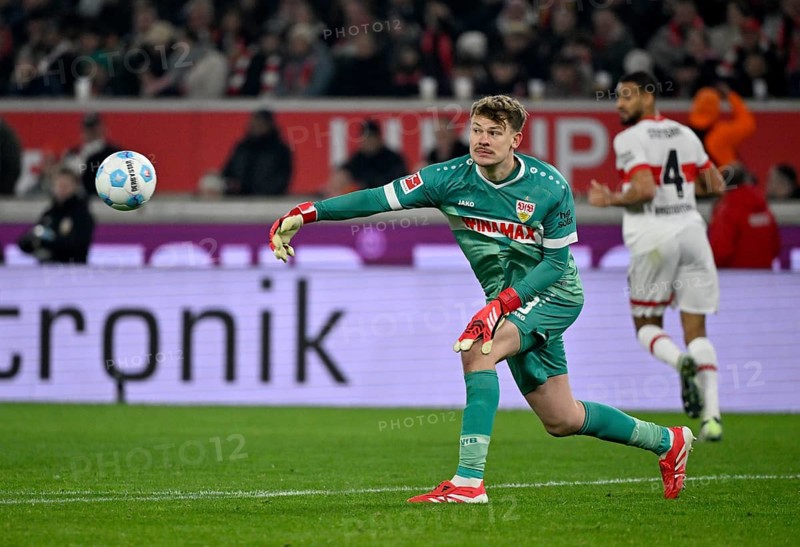 Goalkeeper Alexander Nübel VfB Stuttgart (33) Josha Vagnoman VfB Stuttgart (04) MHPArena, MHP Arena Stuttgart, Baden-Württemberg, Germany, Europe