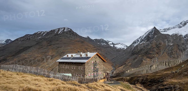 Mountain hut Martin-bush-Hütte, mountain landscape in the Niedertal valley in autumn, Vent, Ötztal Alps, Tyrol, Austria, Europe