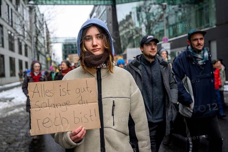 Woman with sign: Everything's fine as long as you're rich! Quote from Die wilden Kerle. At the Fridays for Future climate strike in front of the 2025 federal election, Wilhelmstraße, Berlin, 14 February 2025