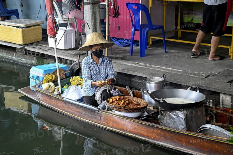 Wat Saphan Floating Market, Wat Saphan, Taling Chan district, Bangkok, Thailand, Asia