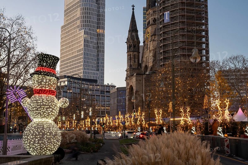 Christmas decorations and Kaiser Wilhelm Memorial Church, City Christmas Market, Blue Hour, Breitscheidplatz, Charlottenburg, Berlin, Germany, Europe