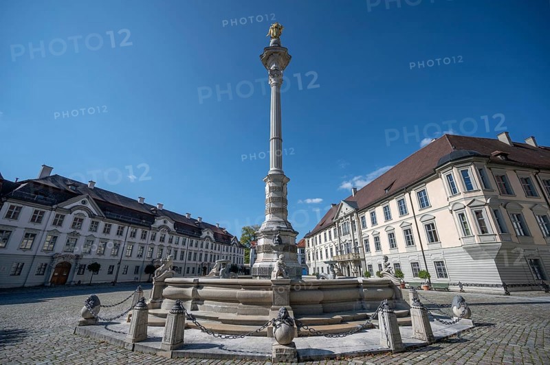 St Mary's Fountain with St Mary's Column, behind the former prince-bishop's residence built in the Baroque style in 1702, today the district administration office, Residenzplatz, Eichstätt, Upper Bavaria, Germany, Europe