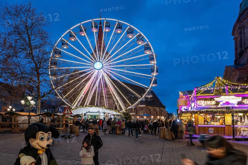 Ferris wheel at the winter village, Christmas market at dusk, St Elisabeth's Church on the right, Jakobsplatz, Nuremberg, Middle Franconia, Bavaria, Germany, Europe