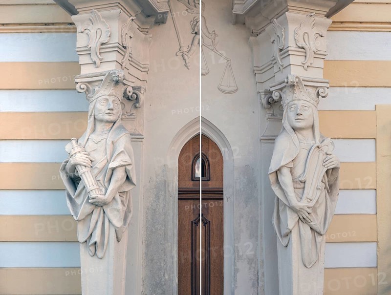 Figures at the entrance portal of the former cathedral chapter drinking parlour, today the cathedral parish office, built around 1749, Pater-Philipp-Jenningen-Platz 4, Eichstätt, Upper Bavaria, Germany, Europe