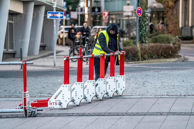 Mobile anti-terror barrier, modular, movable barrier against cars and lorries driving amok, opened or closed by a security guard as required, model Herner Truck Barrier, HTS, at Kennedyplatz in Essen, North Rhine-Westphalia, Germany, Europe