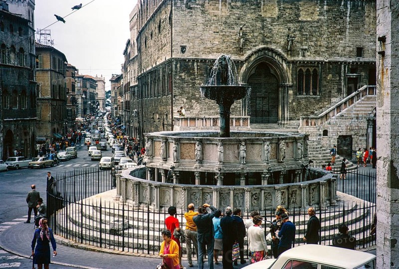 Fountain Fontana Maggiore, Piazza IV Novembre, City of Perugia Umbria, Italy 1969