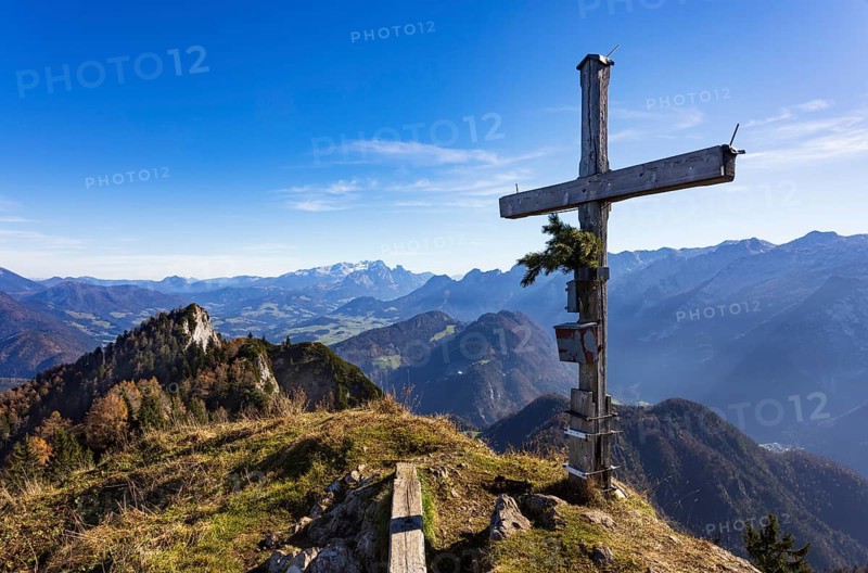 Old summit cross on the Schwarzer Berg with a view of the Gschirrwand Lammertal and Dachstein massif, Golling, Osterhorngruppe, Salzburg province, Austria, Europe