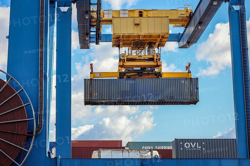 Duisburg, North Rhine-Westphalia, Germany, containers are loaded onto a goods train in the port of Duisburg, the new Silk Road connects the European inland port of Duisburg with Chinese metropolises, the goods trains need 16 days for the direct connection, Europe