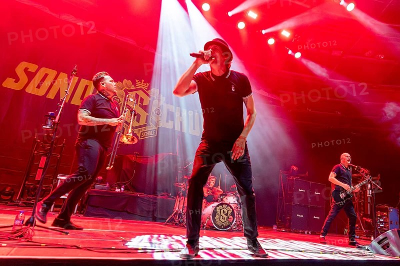 Sondaschule, Ska Punk Rock Band, Germany, Costa Cannabis (Tim Kleinrensing), Singer, concert, 12.02.2025, Velodrom, Berlin, Germany < english> Sondaschule, Ska Punk Rock Band, Germany, concert, February 12th, 2025, Velodrom, Berlin, Germany, Europe