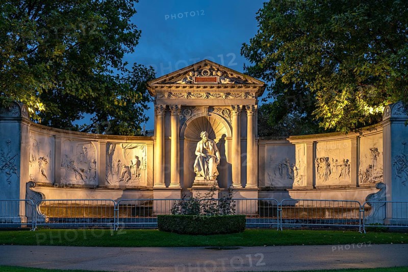 The Grillparzer monument in the Volksgarten at dusk, Vienna, Austria, Europe