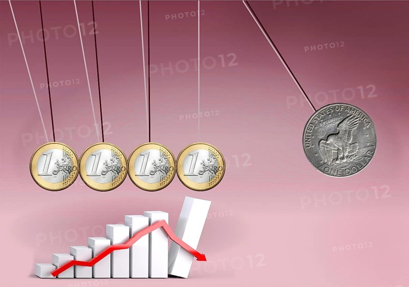 Symbolic image, dollar against euro, euro exchange rate, euro low, Donal Trump 2nd term, revenge against EU, exchange rates, dollar parity, financial investment, recession worries, inflation, export, raw materials and primary products in dollars, oil in dollars, Germany, EU European Union, currency war, Europe