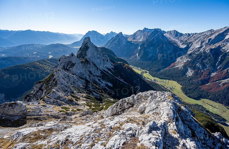 View at the summit of the Große Arnspitze, mountain panorama with Leutasch valley and Arnplattenspitze, autumnal mountain landscape, near Scharnitz, Bavaria, Germany, Europe