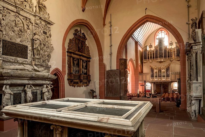 Protestant town church of the late Gothic period, high tomb, tumba for George II of Erbach, funerary monument, epitaph for Count George III of Erbach, choir, nave and organ loft of the pseudo-basilica, mixture of basilica and hall church, historic old town, Michelstadt, Odenwald, Hesse, Germany, Europe