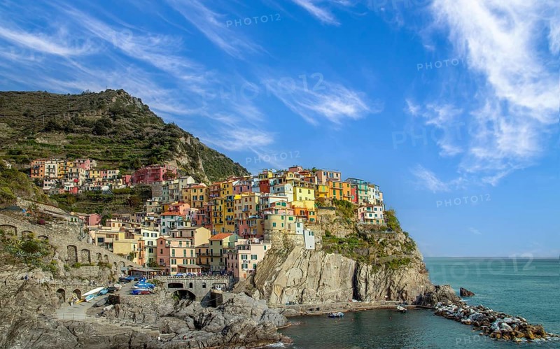 Manarola colorful buildings overlooking scenic shoreline. Cinque Terre landscapes in Italy in Amalfi Coast