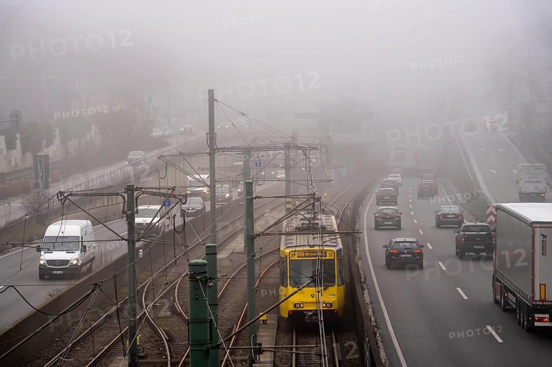 Dense fog, with visibility sometimes less than 100 metres, A40 motorway, city passage in Essen, underground line U18 in the middle lane, North Rhine-Westphalia, Germany, Europe