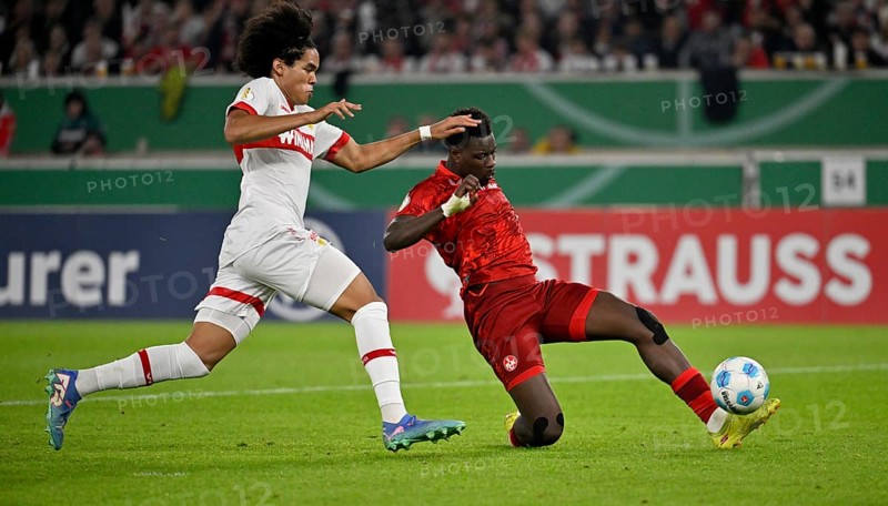 Penalty area scene, Goal area scene Goal shot Action Goal chance Duel, Action Ragnar Ache 1. FC Kaiserslautern FCK (09) v Anrie Chase VfB Stuttgart (45) MHPArena, MHP Arena Stuttgart, Baden-Württemberg, Germany, Europe