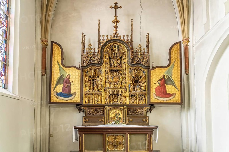 Altar of the Catholic parish church of St Peter and Paul in Straelen, North Rhine-Westphalia, Germany, Europe