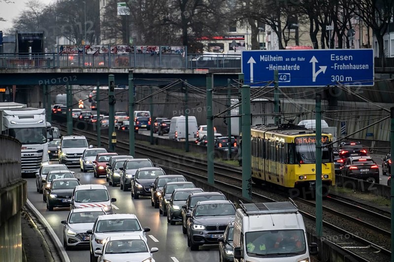Traffic jam on the A40 motorway, in both directions, underground U18 in the middle lane, Friday, rush hour, view to the west, Essen, North Rhine-Westphalia, Germany, Europe