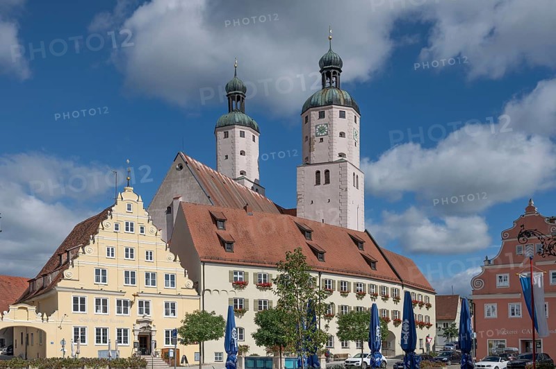 Historic houses on the market square, Gasthof zur Krone, town administration, Cat. Parish Church of St Emmeram, Wemding, Bavaria, Germany, Europe