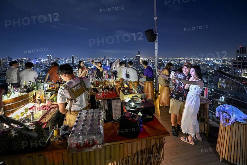 Rooftop bar on the T-One Building, Sukhumvit Road, Phra Khanong district, Bangkok, Thailand, Asia