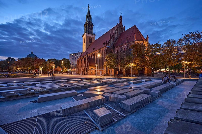 Water cascades and St. Mary's Church with trees at dusk, Karl-Liebknecht-Straße, Berlin, capital city, independent city, federal state Berlin, Germany, Europe